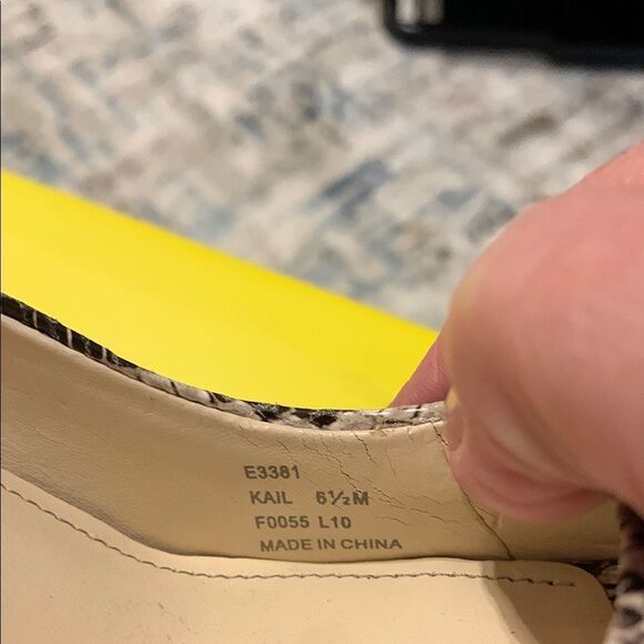 Calvin Klein Women's Snakeskin Peep Toe Heels Size 6.5 - Picture 6 of 7